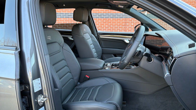 Volkswagen Touareg 3.0 V6 TDI 4Motion 286 Black Edition 5dr Tip Auto Diesel Estate